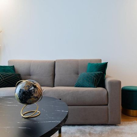 Stunning Apartment W/ Free Parking By Lovelystay Porto Buitenkant foto