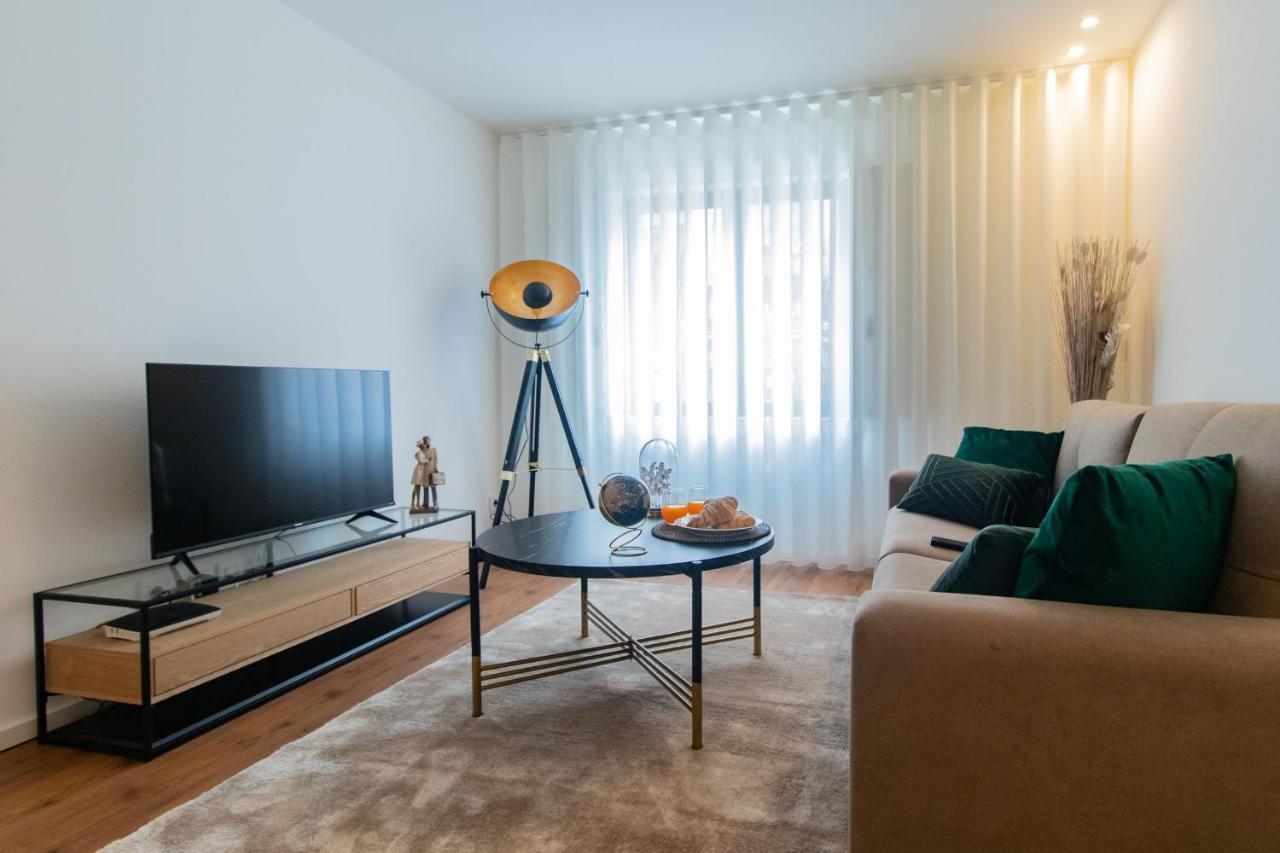 Stunning Apartment W/ Free Parking By Lovelystay Porto Buitenkant foto