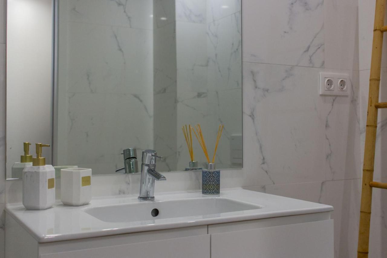 Stunning Apartment W/ Free Parking By Lovelystay Porto Buitenkant foto