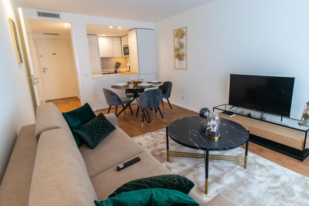 Stunning Apartment W/ Free Parking By Lovelystay Porto Buitenkant foto
