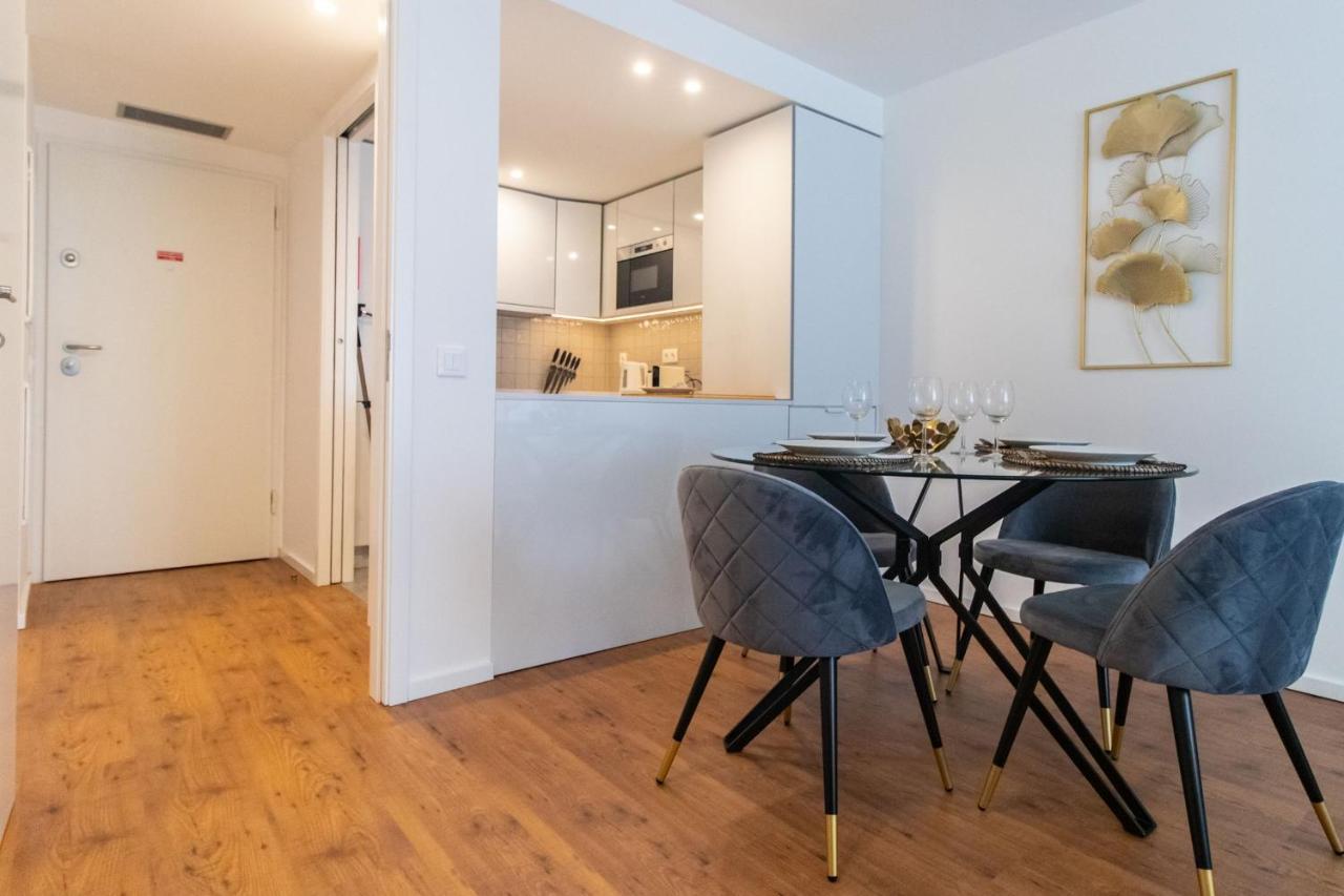 Stunning Apartment W/ Free Parking By Lovelystay Porto Buitenkant foto