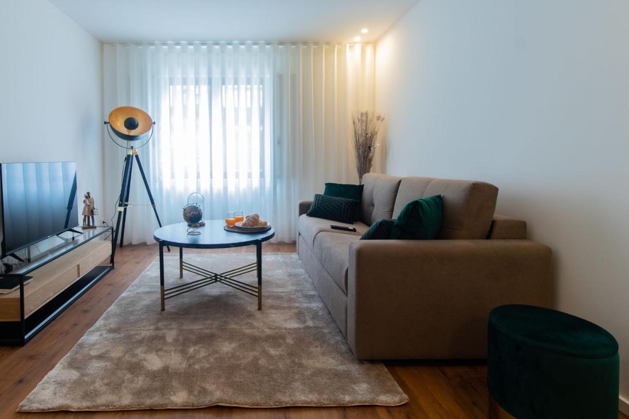 Stunning Apartment W/ Free Parking By Lovelystay Porto Buitenkant foto